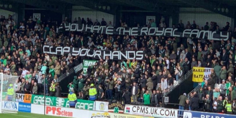 Celtic taraftarı kraliyet ailesini protesto etti