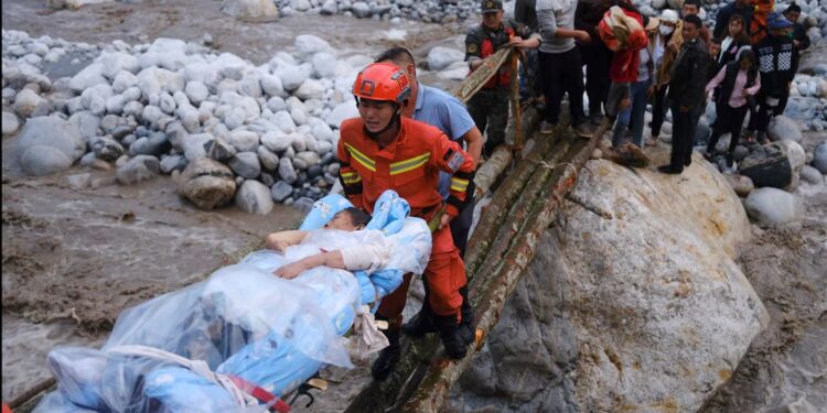 Çin’de deprem: En az 65 kişi hayatını kaybetti
