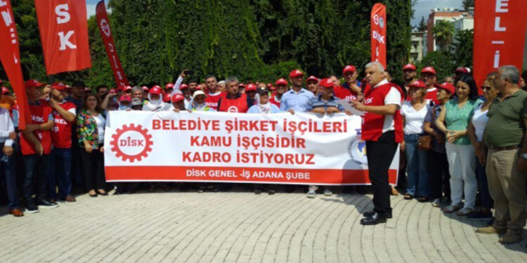 Belediye işçileri kadro için sokaklarda