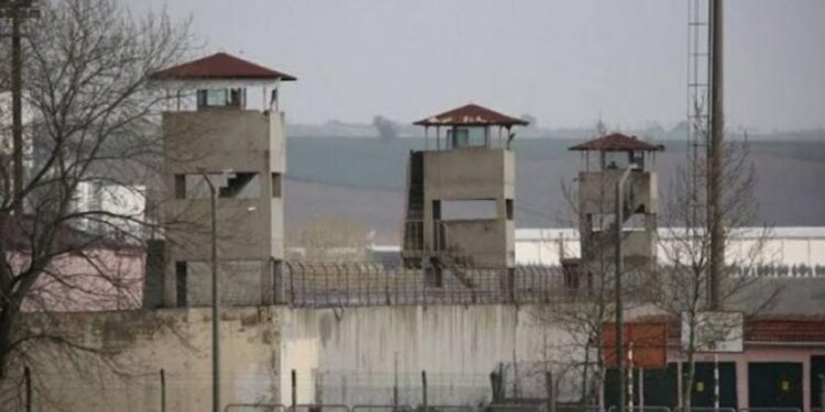 ‘Kontrgerillayız’ diyerek koğuş bastılar