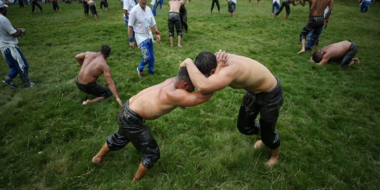 AKP parayı nereye harcayacağını bilmiyor