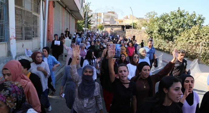 Kadınlar katledilen Pakistan için yürüdü