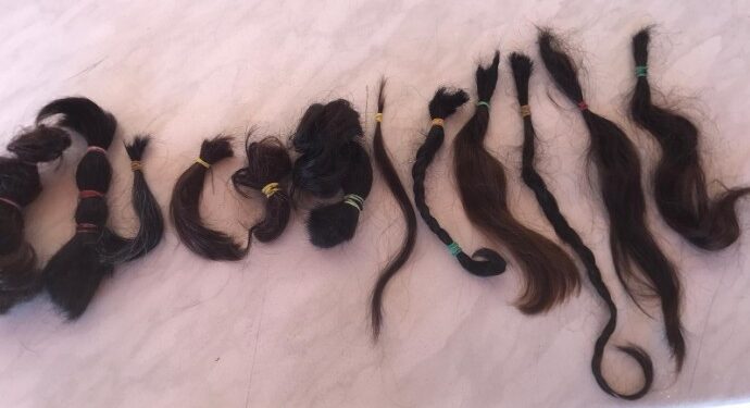 Tutuklu kadınlar Jîna için saçlarını kesti