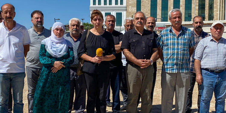 ‘Dilimizi konuştuğumuz için cezaevlerindeyiz’