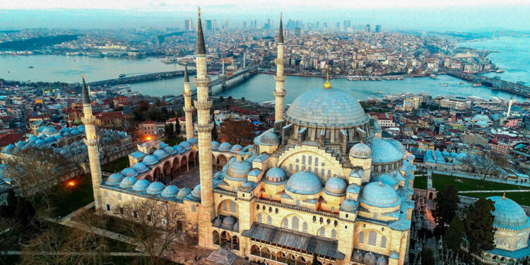 Cami sayısı artarken devlet okulu sayısı azaldı