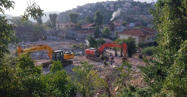 Yıkım devam ediyor: Tokatköy’de polis evlere kapıları kırarak giriyor