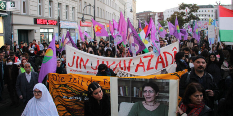 Kürtler, Akarsel için Avrupa’da alanlara çıktı