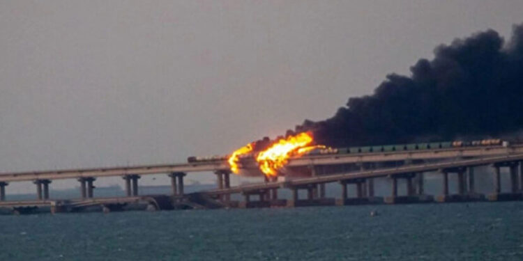 Kırım ile Rusya’yı birbirine bağlayan köprüde patlama