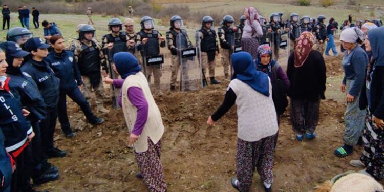 Amasya’da polis ve jandarma köylülere saldırdı