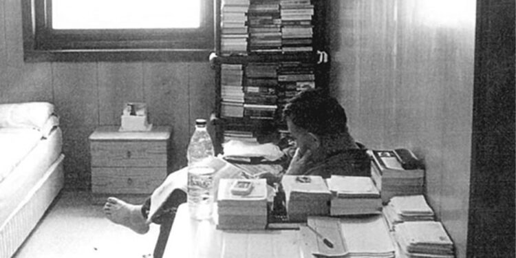 Hatip Dicle: Fikirleri halklara umut oldu