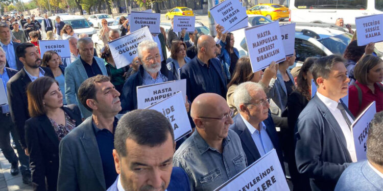 HDP’li vekiller tecride karşı Adalet Bakanlığı’na yürüdü