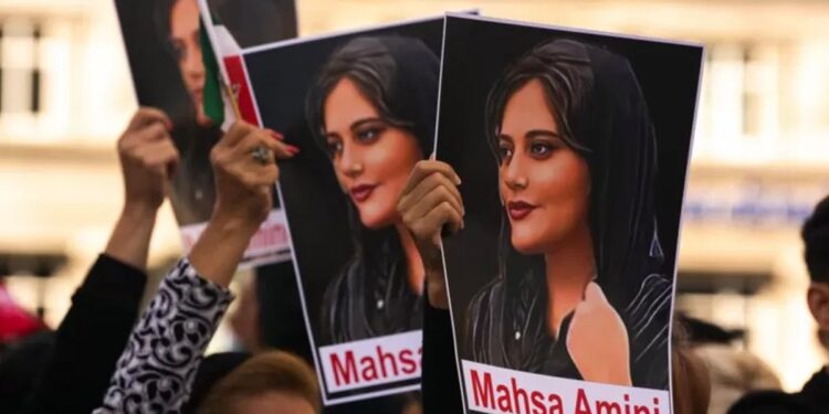 Anonymous, İran’da 19 bakanlığın sitesini hackledi