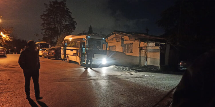 Tozkopran’da yurttaşlar yıkıma direniyor