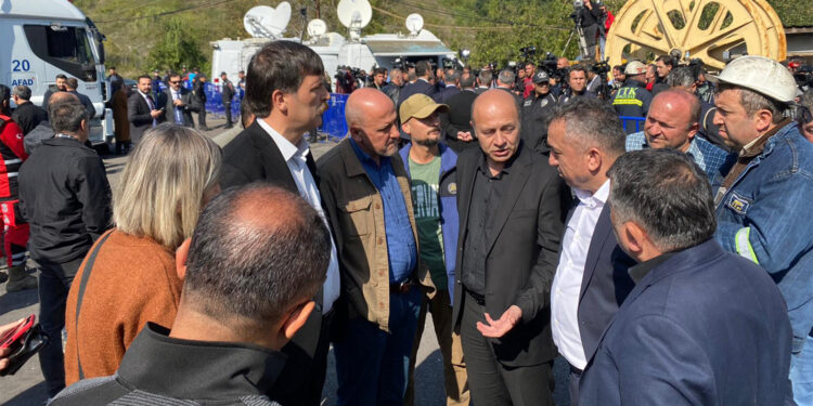 HDP, TİP ve CHP heyetleri Bartın’a gitti