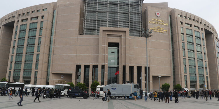 Yargılanan hakim ve savcıların açtığı davadan yargılandılar!