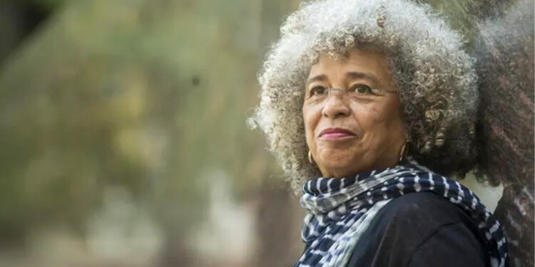 Angela Davis: Kürt kadınlar bize yol gösteriyor