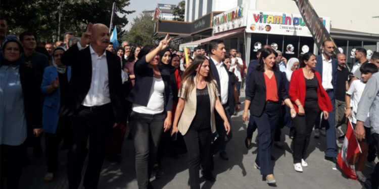 Buldan: Kürde yaklaşımınız size kaybettiriyor