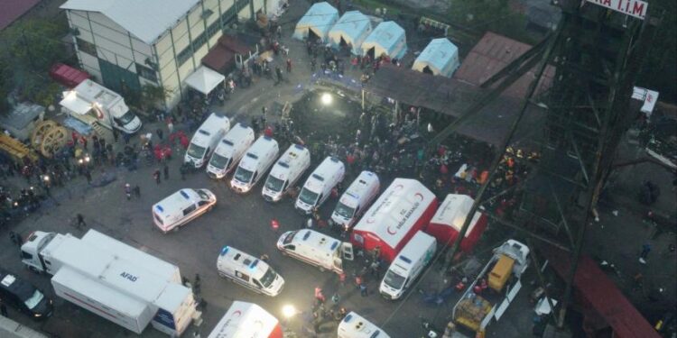 Amasra’daki ocağın üretim müdürüne ‘başarı belgesi’ verilmiş