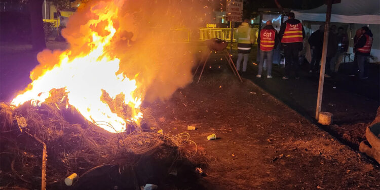 Fransa’da grev yayılıyor: Nükleer Santral çalışanları da katıldı