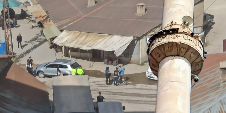 Ablukadaki Yüksekova’da cami minarelerine kamera takıldı