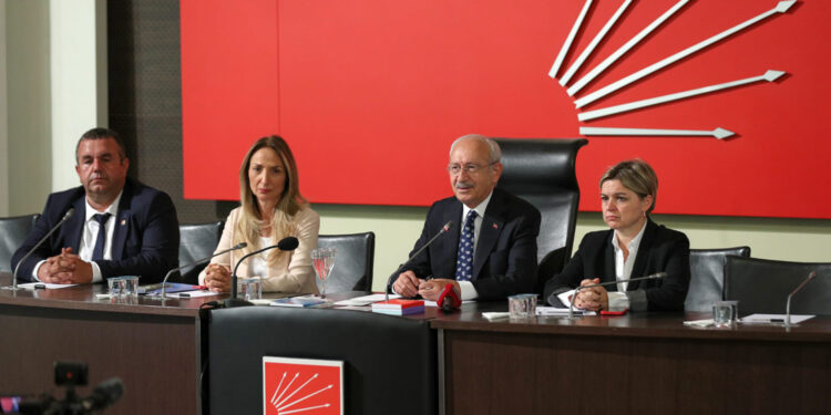 Başörtüsünde restleşme: Yeni anayasa yeni Meclis’in işi