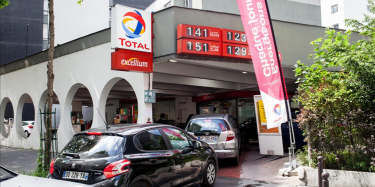 Fransa’da rafineri işçileri grevde