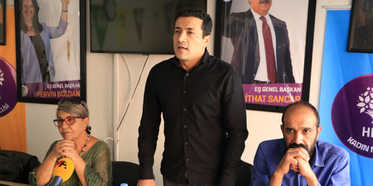 ‘Bir tutsak en fazla 15 gün hücrede tutulabilir ama Öcalan 24 yıldır tecritte’