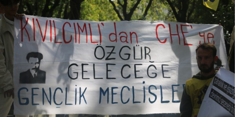 Kıvılcımlı mezarı başında anıldı: Sosyalizmi kuracağız