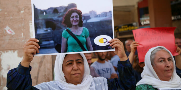 7 kentte Nagihan Akarsel için eylem