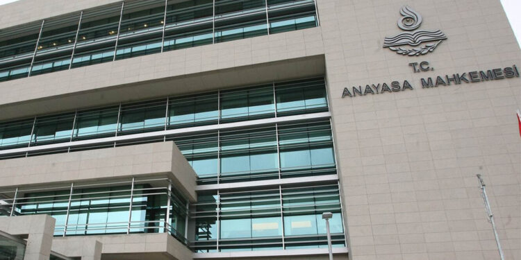 AYM’den ‘mektuba el koyma’ kararı: Haberleşme hürriyeti ihlali