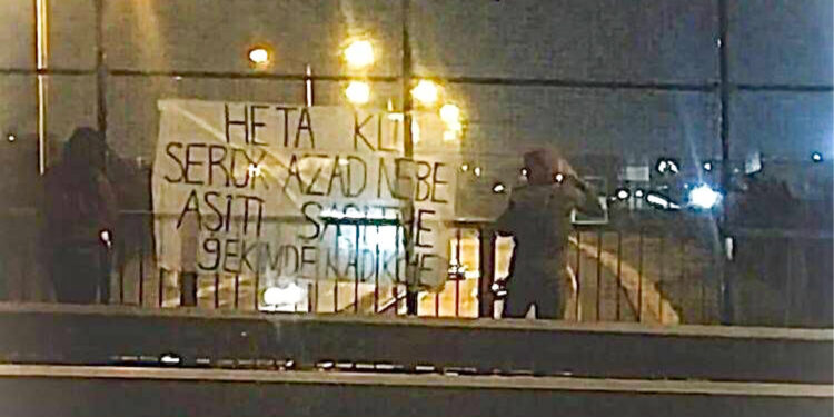 Esenyurt’ta üst geçide 9 Ekim pankartı asıldı