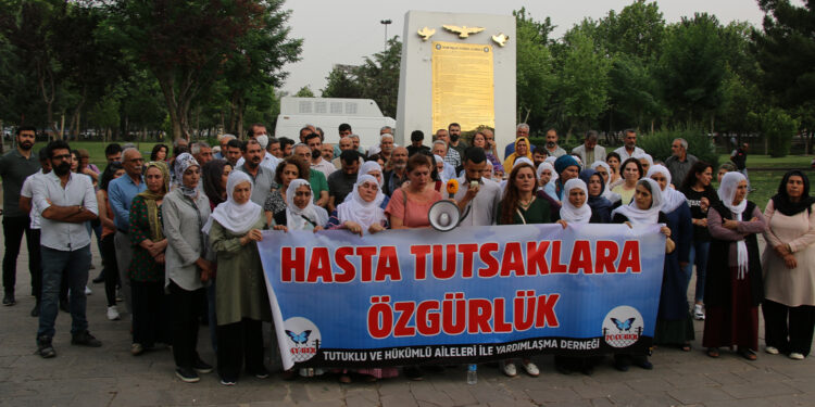 Adalet Nöbeti’ni sürdüren ailelerden Meclis’e çağrı