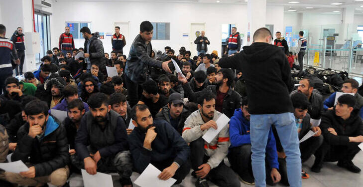 10 ayda 97 bin 448 göçmen sınır dışı edildi