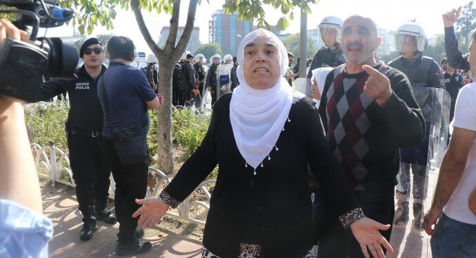 Gözaltına alınan tutuklu yakınları serbest bırakıldı