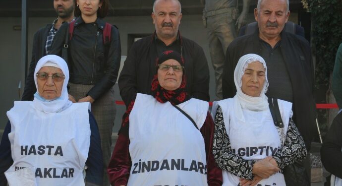 İzmir Adalet Nöbeti: Zulüm son bulsun