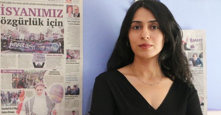 Gözaltındaki gazeteciye bayraklı fotoğraf işkencesi