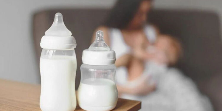 Anne sütünde ilk kez mikroplastiklere rastlandı