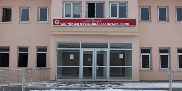 Darp edilip başka cezaevine gönderildiler