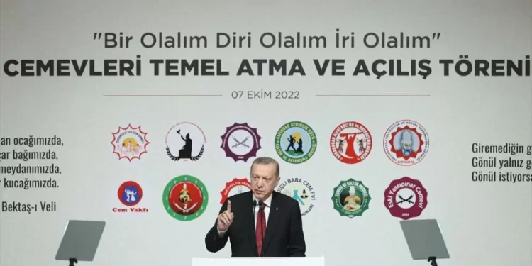 Alevi kurumları: Alevi dinselliğine darbe ve el koyma girişimi