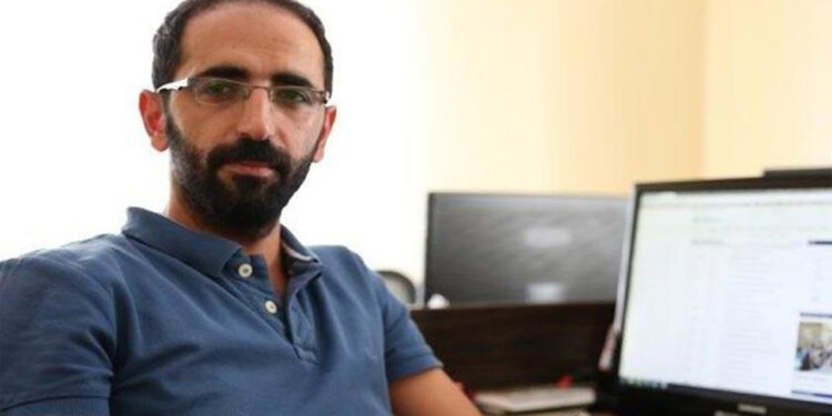 Tutuklu gazeteci Çelik hak ihlallerini yazdı: Biri duvarları kırdı!