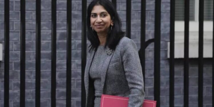 İngiltere’de yanlış hesaptan e-posta gönderen bakan istifa etti