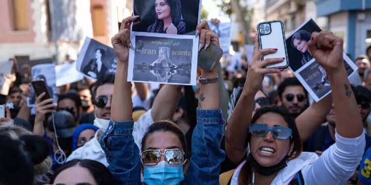 AB, İran’a yeni yaptırımlar uygulamaya hazırlanıyor