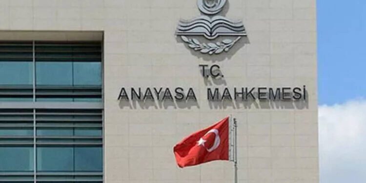 CHP sansür yasasının iptali için AYM’ye başvurdu