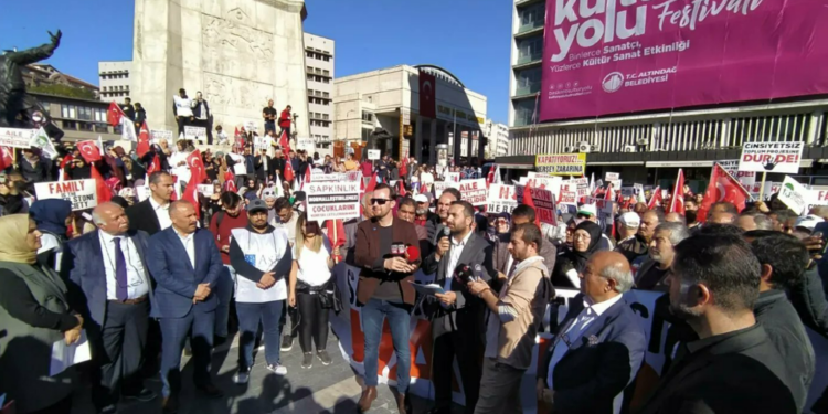 Ankara’da LGBT+ karşıtı ‘nefret yürüyüşü’ yapıldı