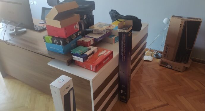 Polis çilingirle Ari Prodüksiyon’a girip arama yapmış