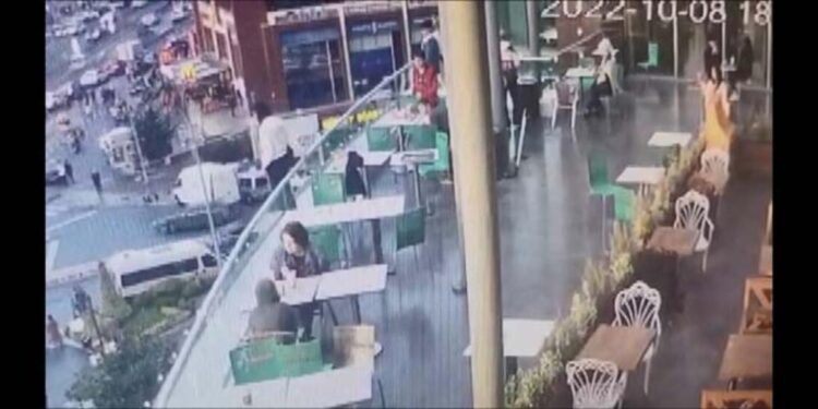 AVM terasından şüpheli şekilde düşen kadın hayatını kaybetti