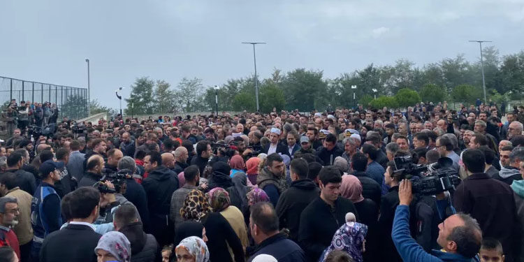 Katledilen maden işçileri son yolculuğuna uğurlandı