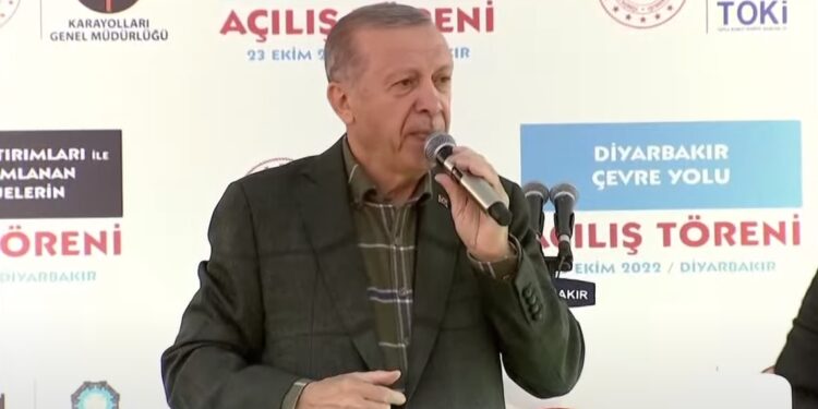 Erdoğan Diyarbakır’da HDP’yi hedef gösterdi