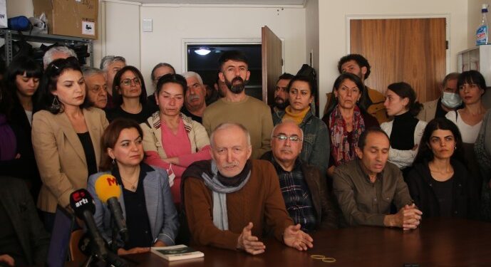 ‘Arkadaşlarımızın gazeteciliğine operasyon yapıldı’