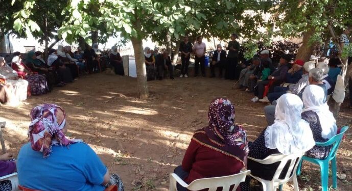 Jandarmanın halk toplantısını kameraya almasına tepki